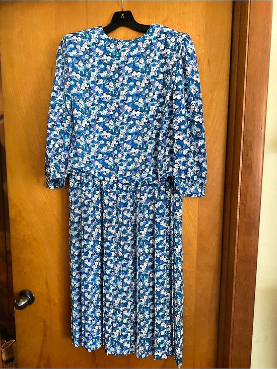Leslie Fay Dresses & Skirts - Vintage 80s/90s cottagecote Leslie Fay Pleated Midi Dress Size 12